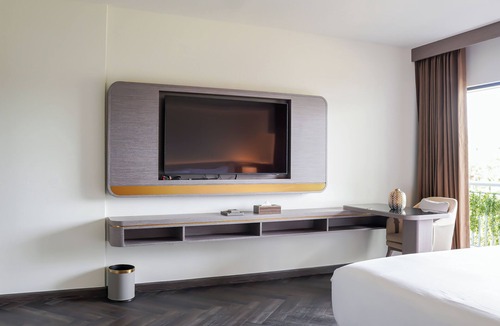 Central Beach Hotel | Charming Boutique hotel with Luxury Amenities steps from Beach. Breakfast Inc.
