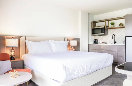 Central Beach Hotel | Charming Boutique hotel with Luxury Amenities steps from Beach. Breakfast Inc.