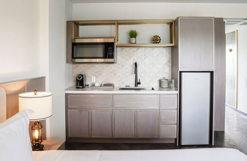 Central Beach Hotel | Charming Boutique hotel with Luxury Amenities steps from Beach. Breakfast Inc.