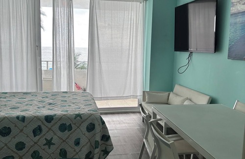 Bermuda Riviera Bed & Breakfast | Charming boutique Hotel Room bed & breakfast in beautiful Fort Lauderdale