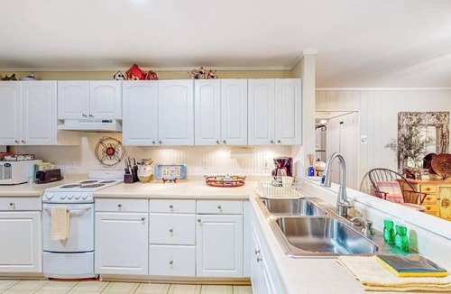 Mirror Lake House | Charming cabin with private deck, fireplace, central AC, & private W/D