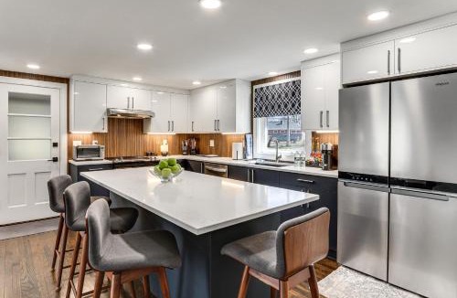 Middlefield House | Charming Connecticut Hideaway: Year-Round Fun!