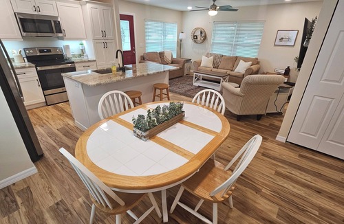 Palmetto House | Charming County Cottage - 5 Star Rated on Leading Vacation Rental Platform!
