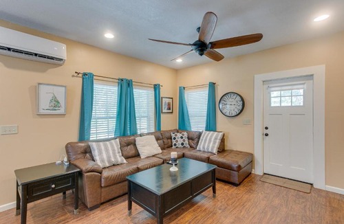 Darien House | Charming Darien Hideaway w/Porch, Near Downtown!