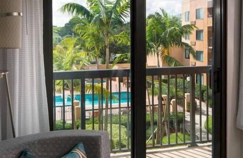Boca Raton Hotel | Charming Escape: Heated Pool, Pet-Friendly Amenities, & Free Parking - 2 Units