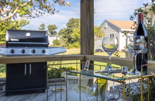 Deltaville Cottage | Charming Guest Cottage on Jackson Creek w/kayaks and bikes available!