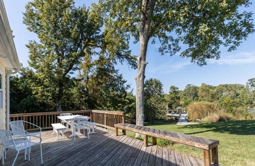Deltaville Cottage | Charming Guest Cottage on Jackson Creek w/kayaks and bikes available!