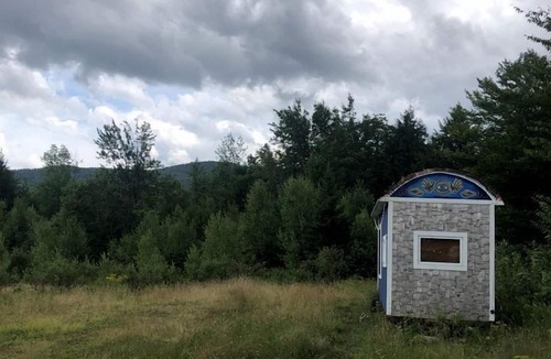 Chatham House | Charming Gypsy Caravan for Vacations in White Mountain National Forest