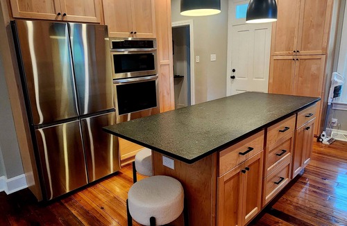 Rohrersville House | Charming Historic Victorian 4 bedroom guesthouse in Rohrersville with WiFi, AC
