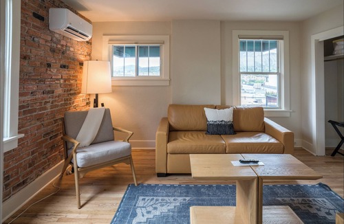 Historic Downtown Durango Hotel | Charming King One Bedroom Suite w/Kitchen + Living