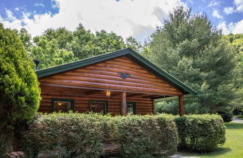 Sugar Grove Cottage | Charming Log Cabin Near Watauga River