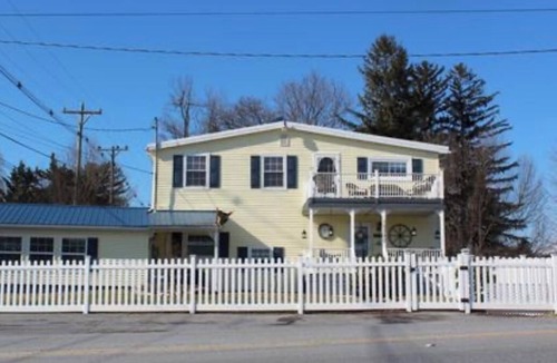 Blue Ridge Summit Apartment | Charming Mountain Top Suite. Minutes from Ski Liberty and Gettysburg.