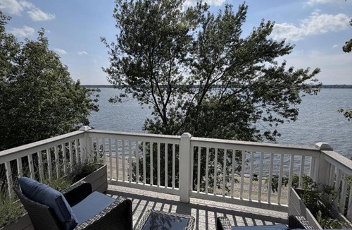 Riverside House | Charming Oceanfront Beach House in East Providence