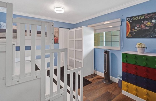 Lauderhill House | Charming Residential home 4/2 plus Den close to Sawgrass mall, Beaches.