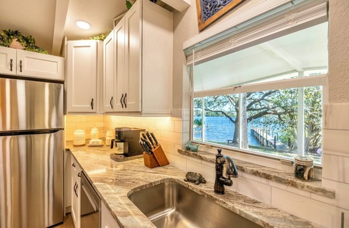 Sebastian Cottage | Charming Riverfront 2/2 Cottage with Private Docks, Wifi, Cable, and A/C