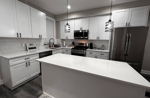 Downtown Baltimore House | Charming Rowhome - Close to Fell's Point, Canton, Inner Harbor & Johns Hopkins