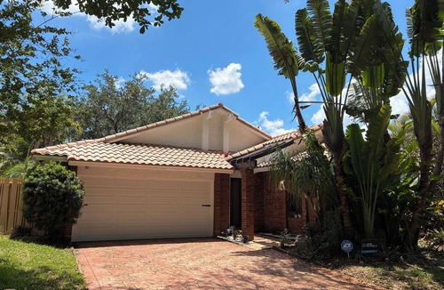 Cooper City House | Charming South Florida bungalow 15 minutes from the World Cup Stadium