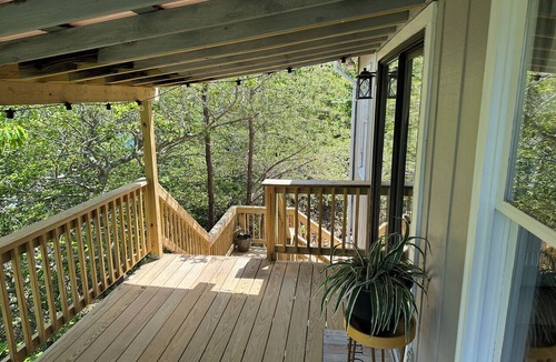 Christchurch Apartment | Charming studio in lovely Topping with AC, WiFi that has stunning water views!