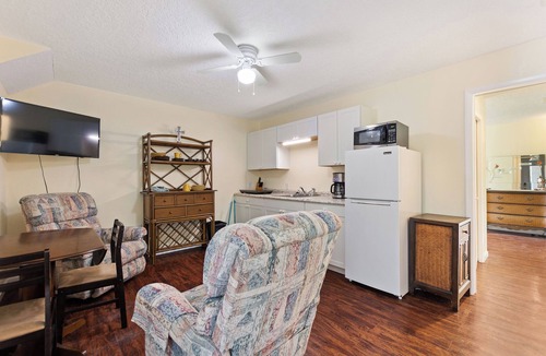Haines Creek Apartment | Charming suite in large home on Lake Eustis, boat slip and storage.