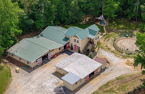 Tate House | Charming Unique Stay surrounded by nature and horses!