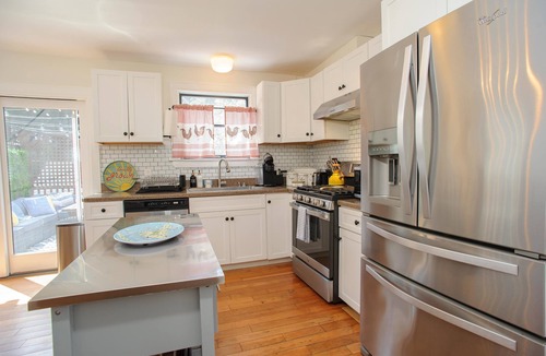 Lagoon Heights House | Charming Vacation Home in Oak Bluffs.