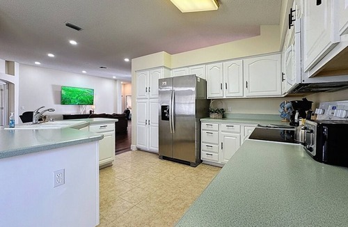 The Villages Villa | Charming Villa with Golf Cart: Steps from Spanish Springs & Shopping!