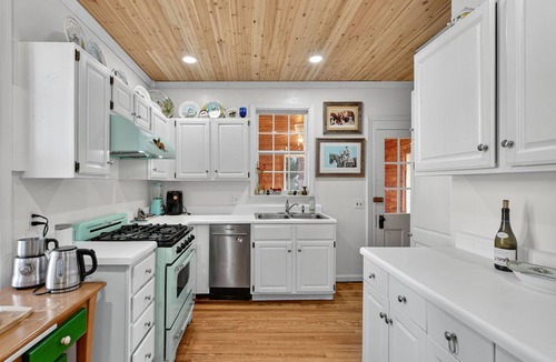 Marshall House | Charming Virginia Horse Country Retreat