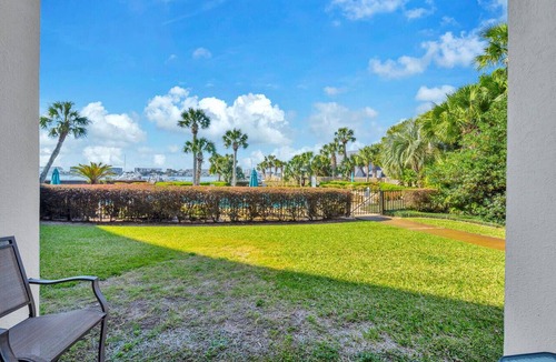 Fort Walton Beach Condo | Charming waterfront studio in wonderful Fort Walton Beach, FL w/awesome pool