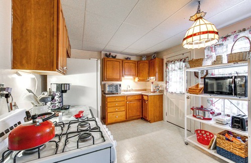 West Mifflin House | Charming West Mifflin House - 3 Mi to Kennywood!