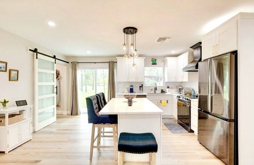 Hunt Club House | Charming woodsy in Westlake area