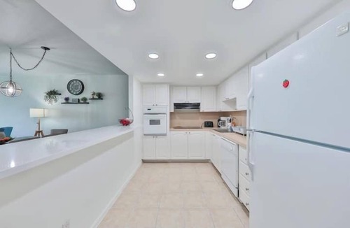 Sunny Isles Beach Hotel | Checkmate at the beach STR-01941
