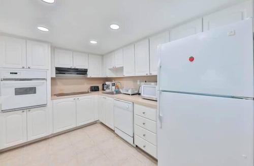 Sunny Isles Beach Hotel | Checkmate at the beach STR-01941