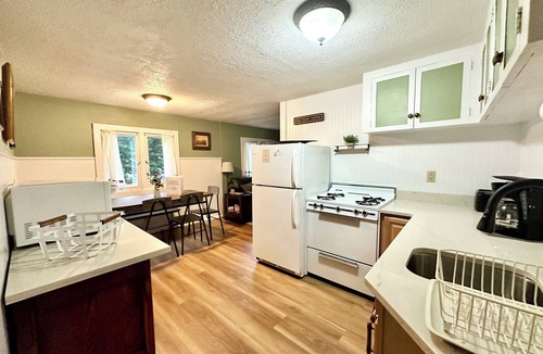 Town of Webb Apartment | Cheerful 2nd Floor Unit w/balcony