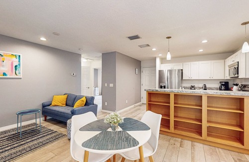 Homosassa House | Cheerful retreat with large patio, full kitchen, LTR welcome