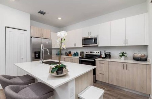 Survey Creek House | Chic 3BR Resort-Style Retreat