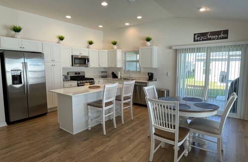 Sumter County House | Chic, comfy, and ready for Villages adventures—golf cart included!