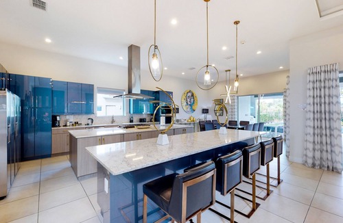 Reunion House | Chic Mansion with Games Room
