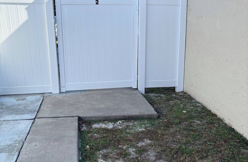 Land O' Lakes Apartment | Chic studio with AC and WiFi in fabulous Land O' Lakes