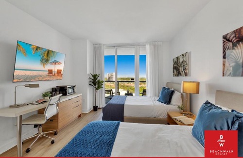 Hallandale Beach Hotel | Chic Studio with Marina & Intracoastal View