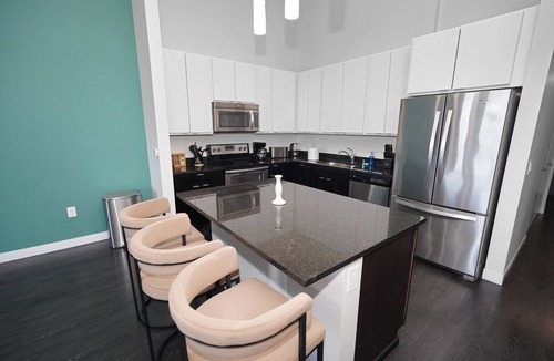 Westown Hotel | Chic Westown 3BR with Balcony - 5 min to Milwaukee Public Market