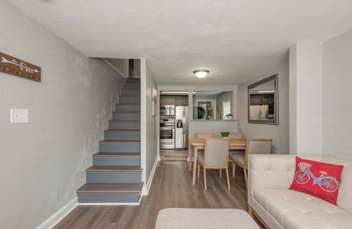 Buckroe Beach House | Children's Dream House! Walk to the Beach!