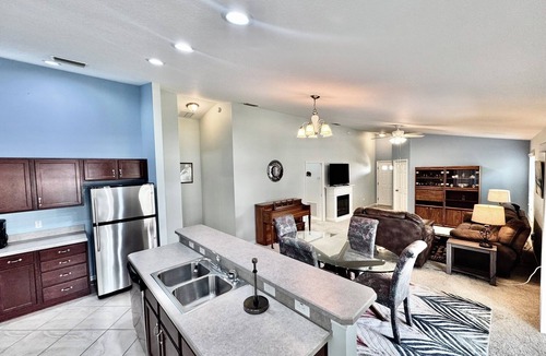 St. James House | Chillax Chalet - 2/2 w/Golf Cart in The Village of St. James