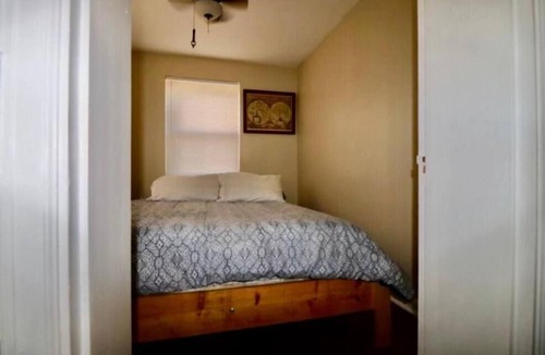 Roselawn Finance Apartment | Cincinnati Themed, Historic Big Sky Apartments!
