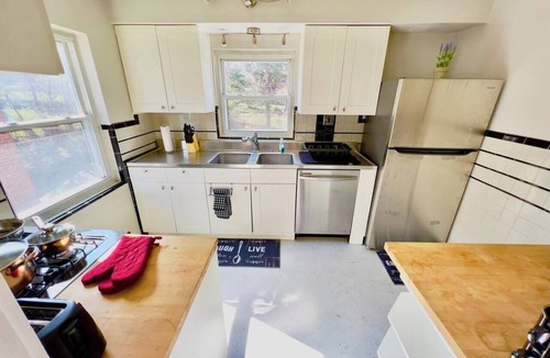 Westwood Apartment | Cincy Furnished Stays Comfy Cozy Safe 2nd Floor Aptmnt 13 Min to UC Med