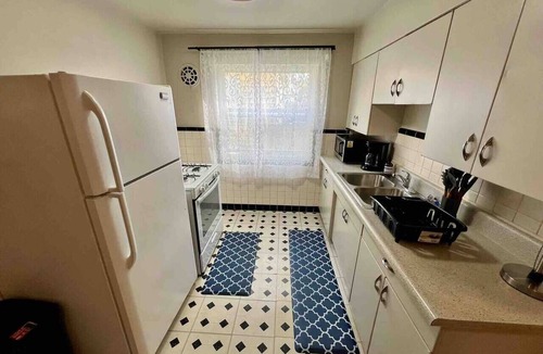 Westwood Apartment | Cincy Furnished Stays Blue Elegance 1Bdrm Apt 15 Min to UC Medical