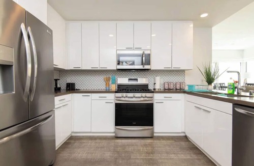 Historic Core Apartment | City Skyline Views 3-Bed High-rise Apartment w/Pool, Spa & Rooftop Views