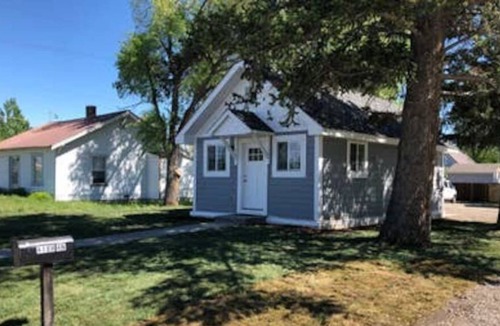 St. Anthony House | Clarks Cottage the Gateway to Yellowstone