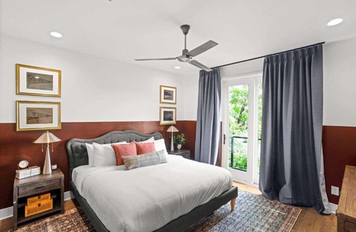 Eighth Avenue House | Class at 8th & Argyle Elite Nashville Vacation Spot