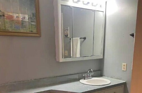 Roanoke Condo | Classic convenient comfy condo