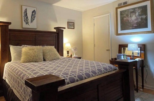 Roanoke Condo | Classic convenient comfy condo